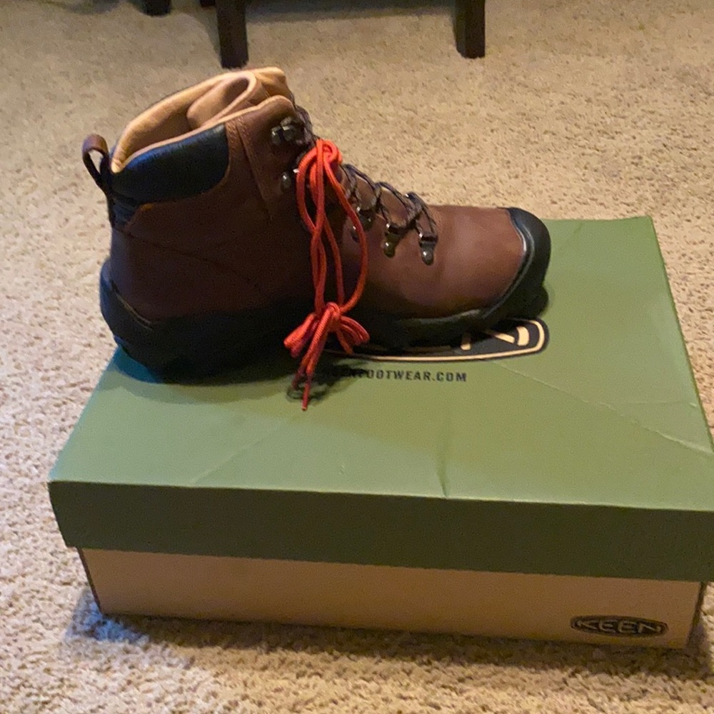 Men’s hiking boots